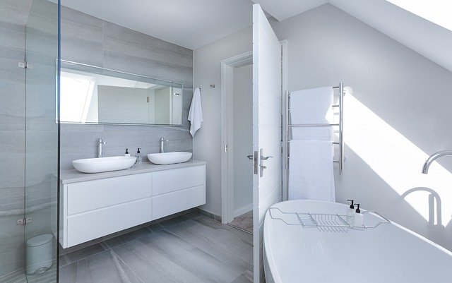 modern-minimalist-bathroom-g1a8a2ddbb_640